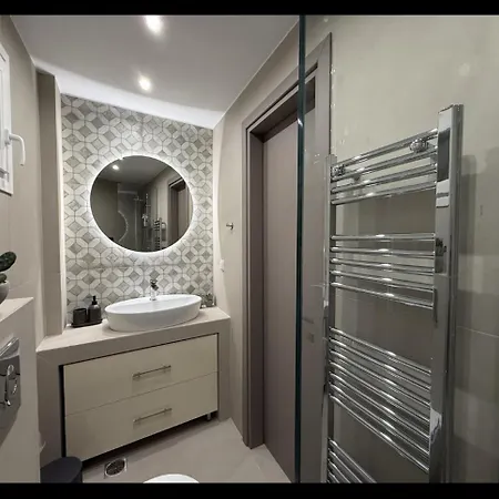Feel Good With Private Jacuzzi Apartament Saloniki